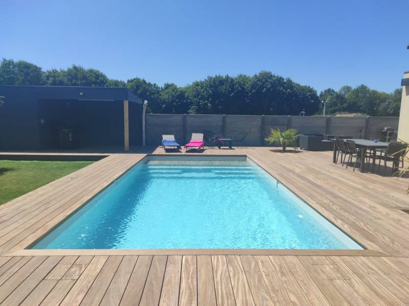 Pose d’une coque de piscine en polyester de la gamme Pearl proche de Neufchâtel-en-Bray 76