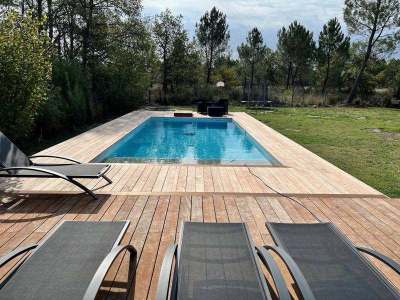 Pose d’une coque de piscine en polyester de la gamme Pearl proche de Neufchâtel-en-Bray 76