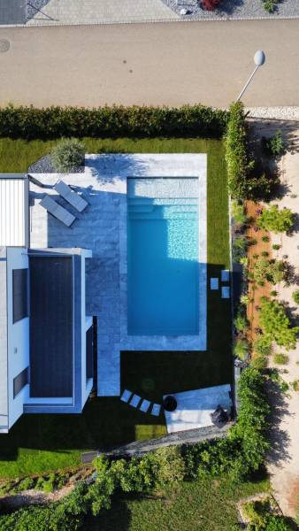 Installation d'une piscine coque Polyester modèle AKOYA près de Bois Guillaume(76) en Normandie