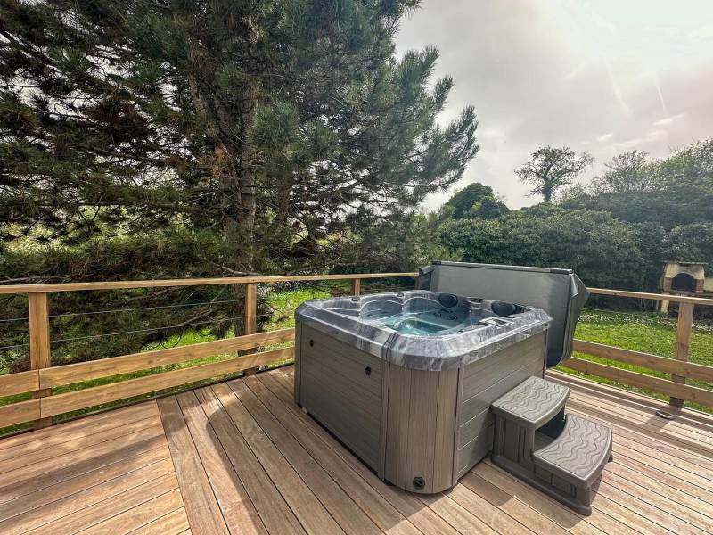 Entreprise spécialisée dans la vente et l'installation de spas extérieurs Maple Spa sur le secteur de Neufchâtel-en-Bray 76