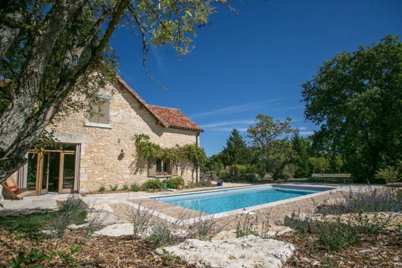 Vente et pose d'une piscine à coque rectangulaire en polyester sur le secteur d'Yvetot 76